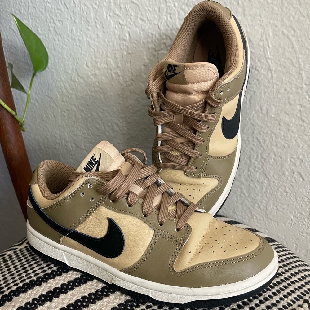 Nike Dunk Low Woman’s US 7.5 Authentic